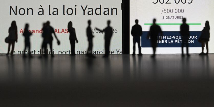 La loi Yadan va interdire « Free Palestine » — c&rsquo;est faux, et voilà pourquoi